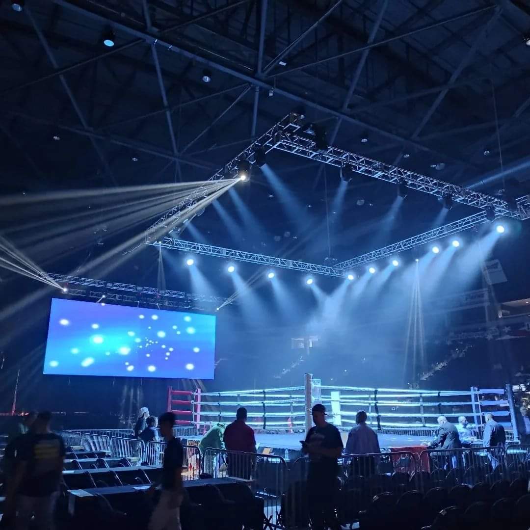 Evento en vivo — Pantalla e Iluminación